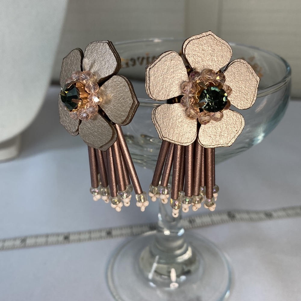 Pretty blush pink flower earrings rhinestones - Picture 3 of 6